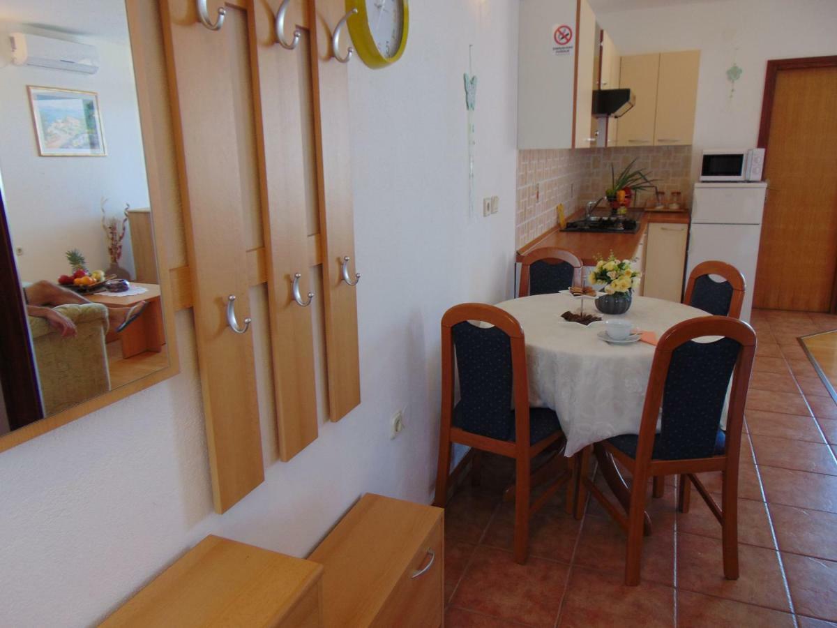 Apartment Mia Malinska Esterno foto