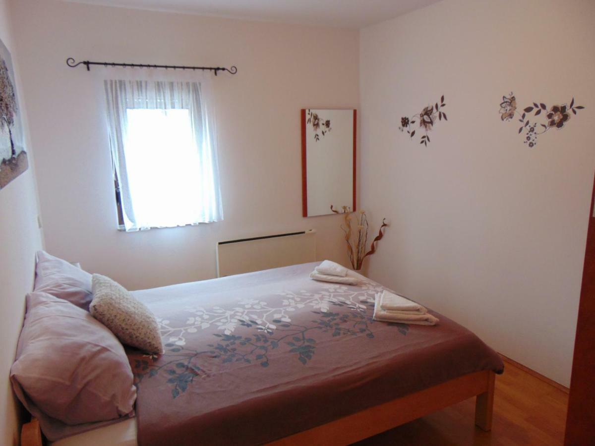 Apartment Mia Malinska Esterno foto