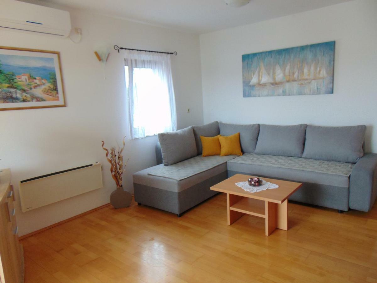 Apartment Mia Malinska Esterno foto