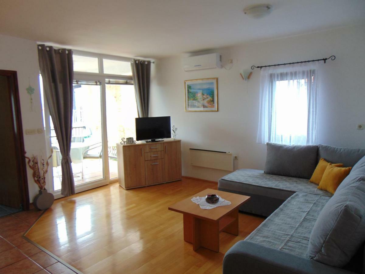 Apartment Mia Malinska Esterno foto